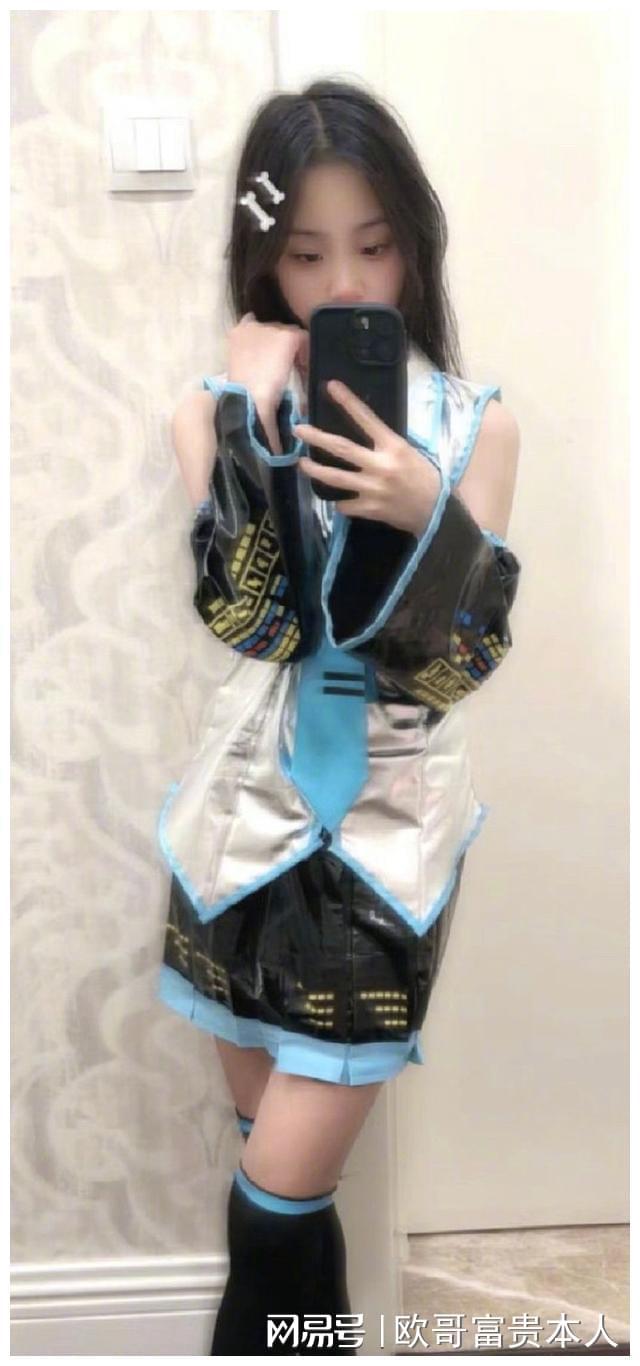 伊能静儿子穿k1体育女装贾静雯女儿戴舌环星二代是毁三观还是勇敢？k1体育平台(图11)